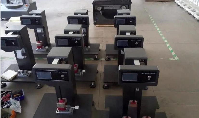 工程橡膠支座電液伺服壓剪試驗(yàn)機(jī)